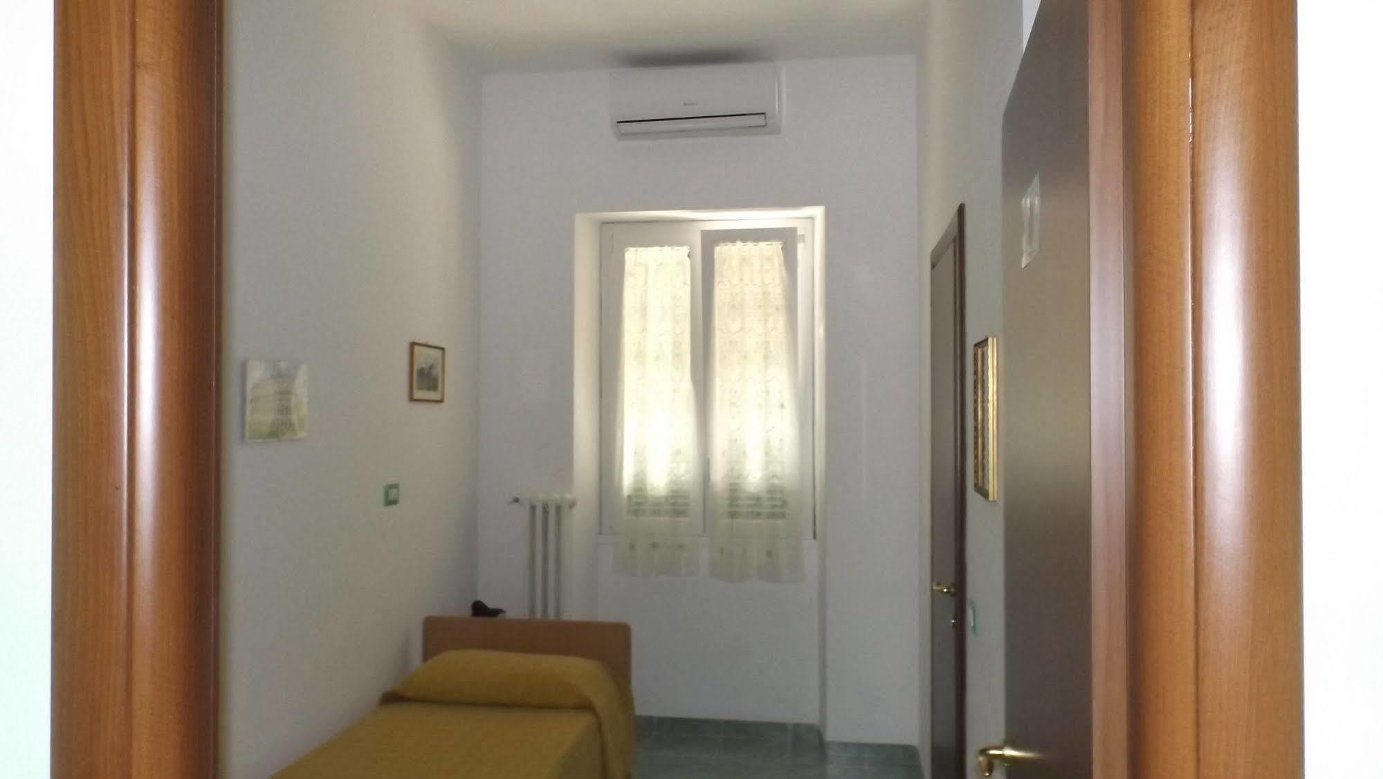 Foresteria Esercito Della Salvezza Hostal *